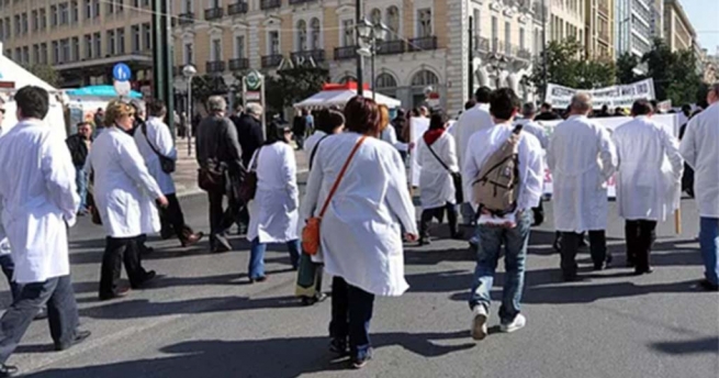 За 10 последних лет 12 408 греческих врачей уехали из страны