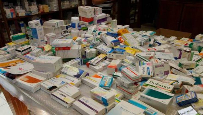 Невероятно: 240 тонн ненужных лекарств имеются в домах у греков