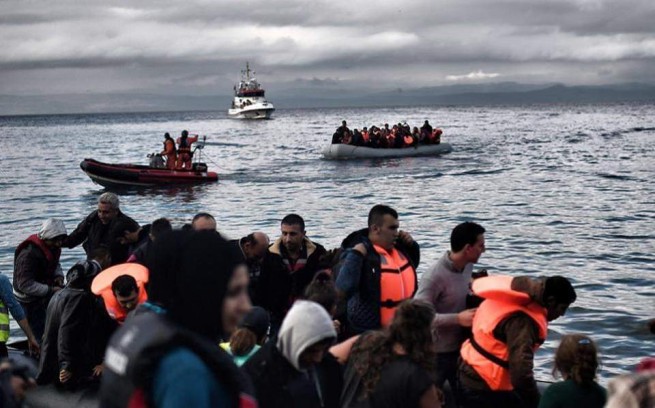 Мигранты продолжают прибывать на греческие острова, несмотря на плохую погоду