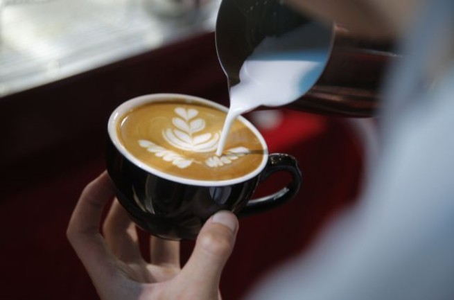 Исследование: как часто греки ходят в кафе