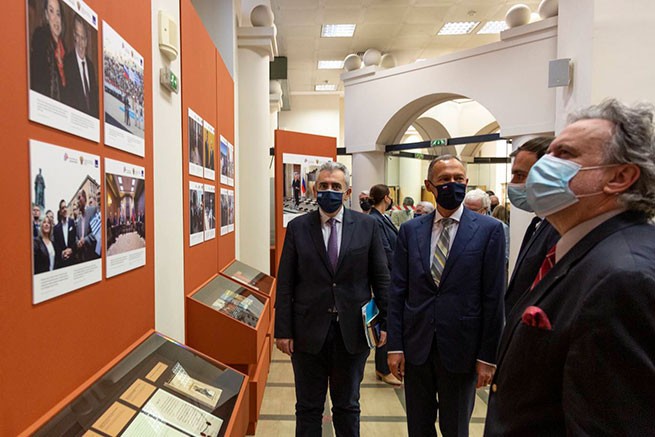 В Парламенте Греции открылась фотовыставка ТАСС о российско-греческих отношениях