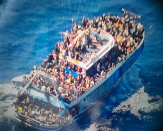 Пакистан заявил, что на судне, затонувшем у берегов Греции, находились 350 его граждан