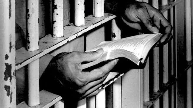 Собрано 7500 книг, чтобы заполнить библиотечные полки... тюрем
