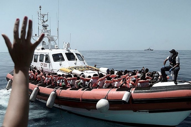 Италия запретила вход в свои порты судам НПО перевозящим мигрантов