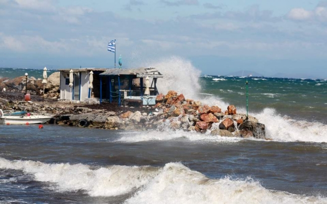 Циклон "Ксенофонт" принес в Грецию штормы и ураганный ветер