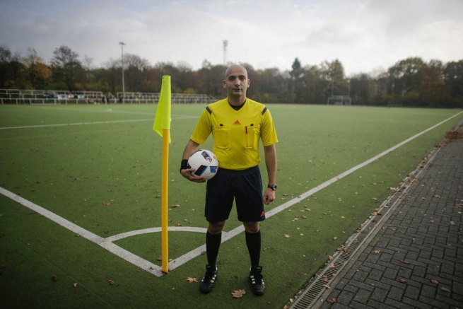 Футбольный арбитр в бундеслиге - сирийский беженец