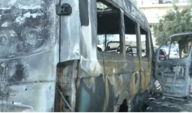 Вандалы подожгли школьный автобус, десятый за последние 2 недели