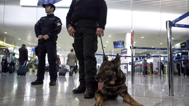 В афинском аэропорту была задержана перуанка перевозившая 42 капсулы с кокаином в желудке
