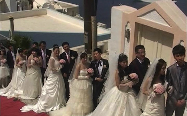 Китайцы провели групповую свадьбу на Крите