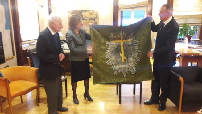 Посол России в Греции передал копию знамени Греческого пехотного полка
