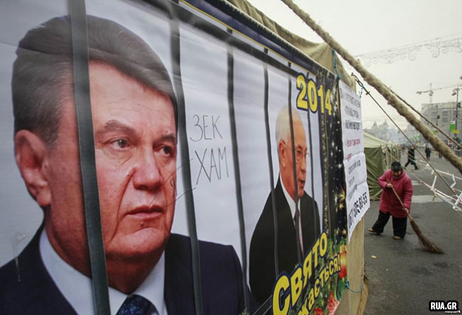 Янукович в сопровождении российских моряков – побег или задержание