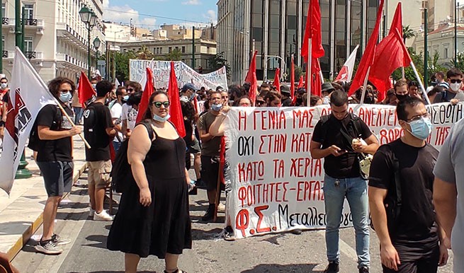 Демонстрация в центре Афин против законопроекта о труде