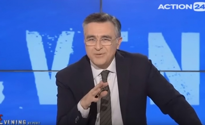 Ведущий греческого телеканала с честью отреагировал на землетрясение в прямом эфире