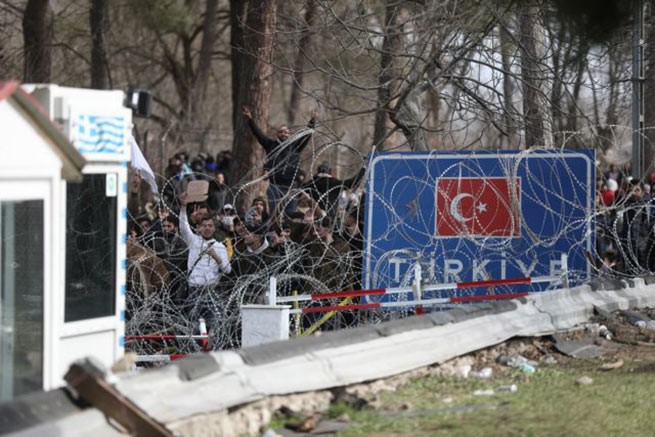 Greece strengthens military grouping on Turkish border