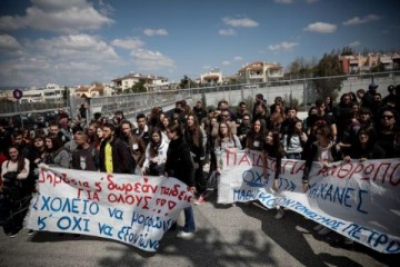 Митинг протеста у здания Министерства образования Греции