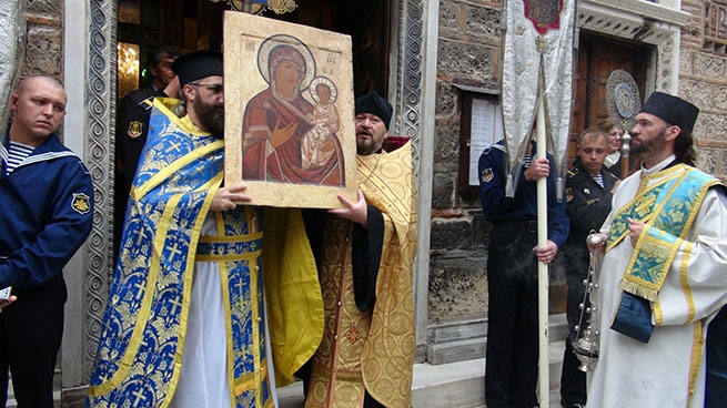 Смоленскую икону Божией матери передали в дар Свято-Троицкому храму в Афинах