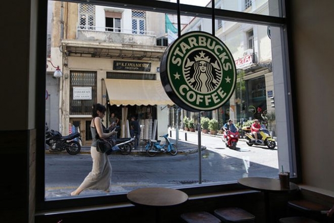 Эффект Домино: греческий Маринопулос завязан со Starbucks и Marks&Spencer