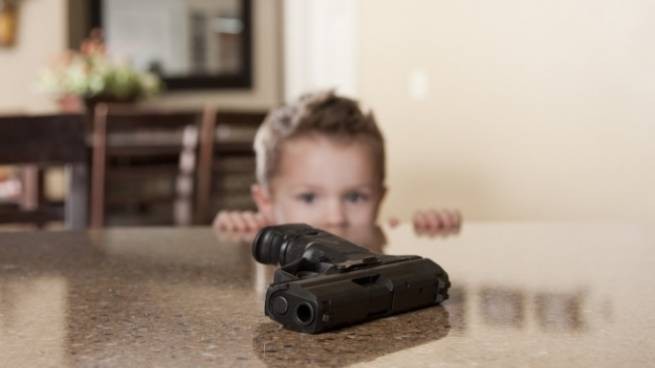 США: малыш застрелил  5-летнего старшего брата