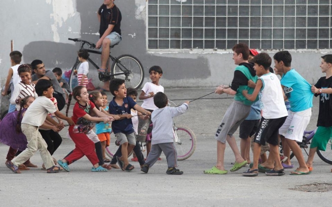 Греция готовится внедрить в школы 22000 детей-беженцев