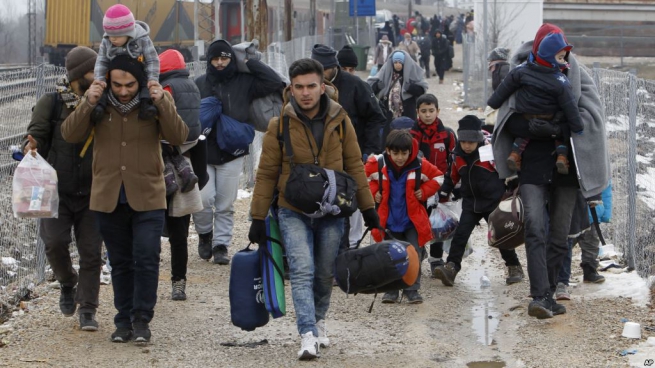 Сирийские беженцы в Греции заблокировали главную автодорогу в Скопье