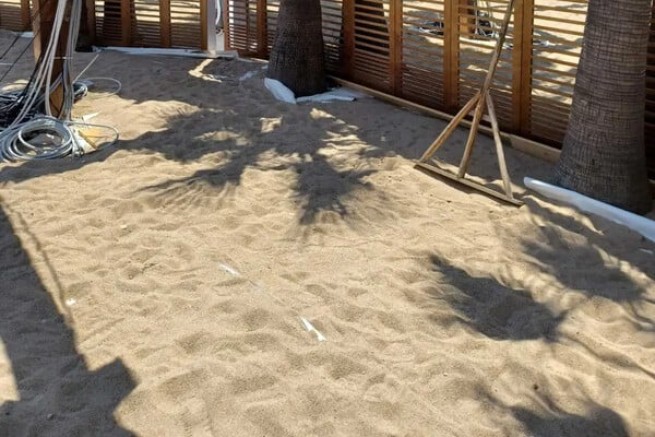 Миконос: новое дело против известного клуба - песком засыпали цемент