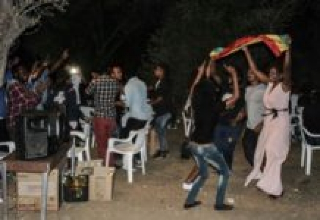 Эфиопские беженцы празднуют Новый год 2010 в Греции