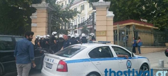Анархисты штурмовали здание правительства в Салониках