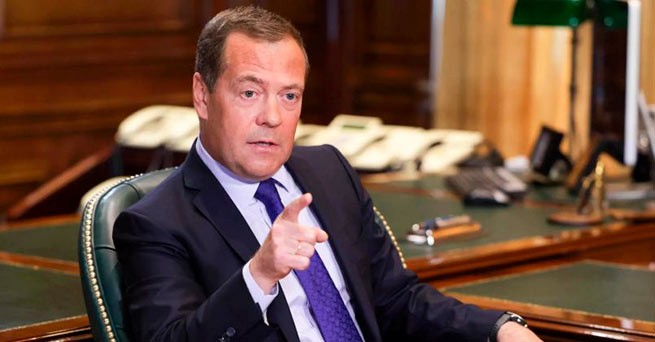 Медведев назвал должностных лиц Британии законной военной целью для России