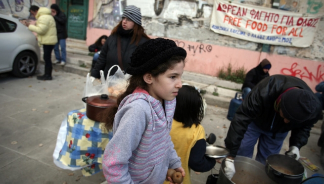 В Греции подростки и дети прозябают в нищете