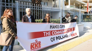 Греческие коммунисты протестуют против притеснения своих польских соратников