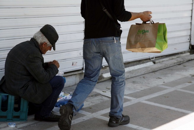 Две трети жителей Греции живут у черты бедности