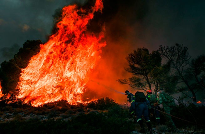 Пожар добрался до национального парка Парнита (UPD Video)