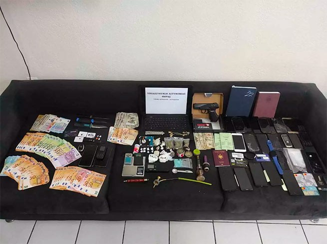 Санторини: 9 человек арестованы за торговлю наркотиками