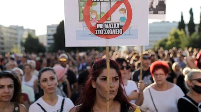 Маска в школе: организаторами митинга протеста займется прокуратура Греции