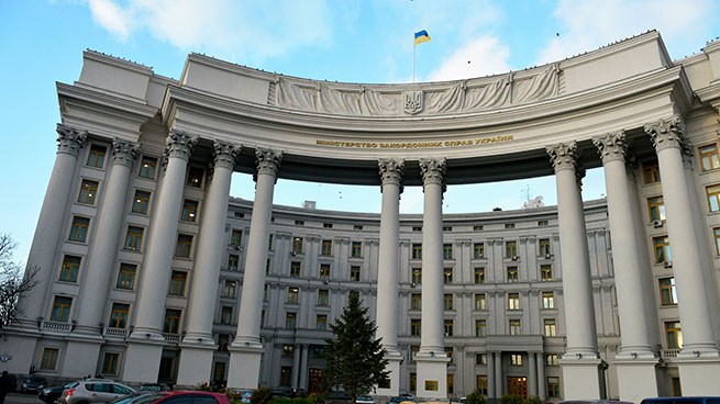 Украина высылает российского дипломата из-за задержания в РФ украинского консула