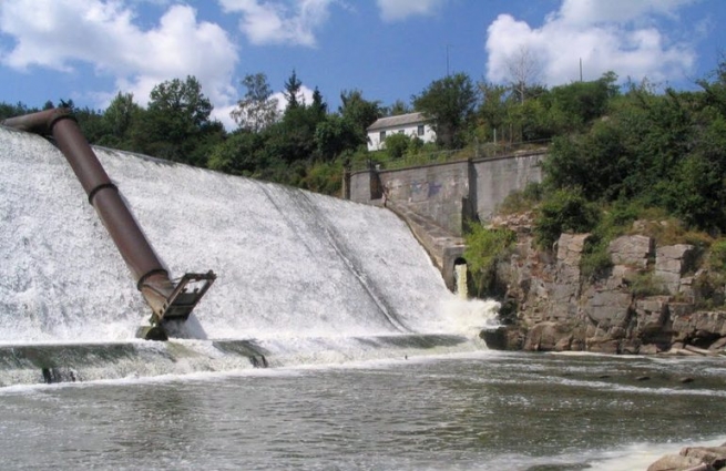 Четверо парней перекрыли воду на гидроэлектростанции для того, чтобы искупаться
