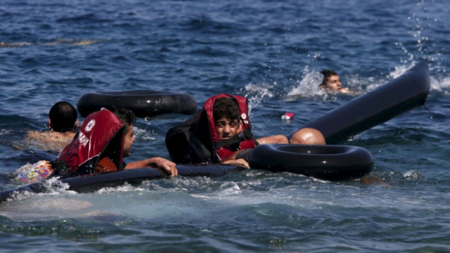 Провокационное видео: греческая береговая охрана топит беженцев