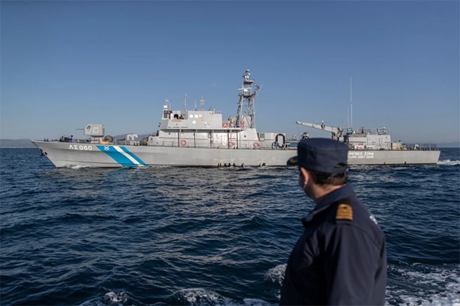 Греческий катер береговой охраны открыл предупредительный огонь по турецкому судну