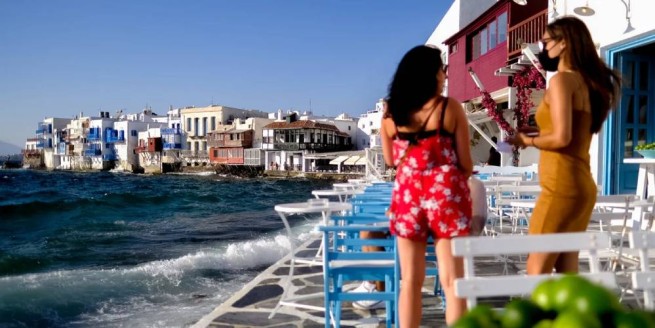 «Горячий» август: в Грецию приезжает 1 миллион туристов в неделю