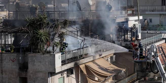 Загорелась многоэтажка в центре Афин