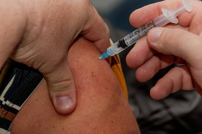 Побочные эффекты от вакцинации: как часто, у кого и насколько опасны.  Результаты исследований