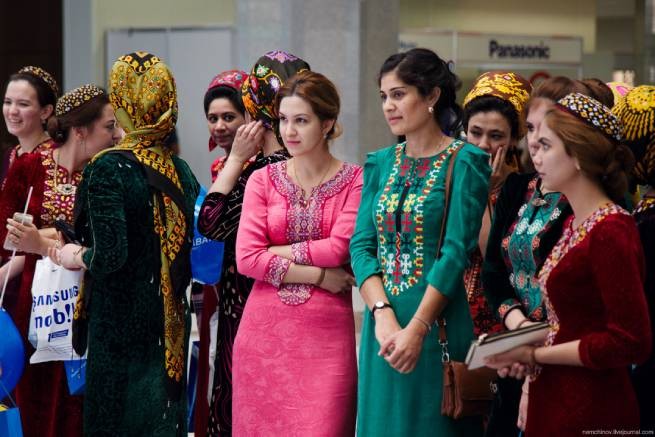 Туркменистан: несоблюдение жестких ограничений для женщин грозит штрафами и потерей работы