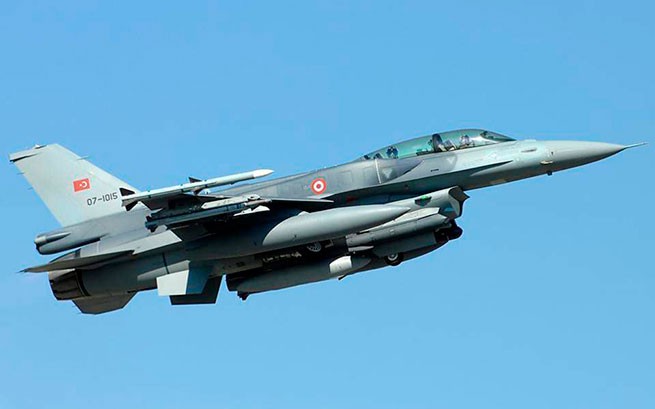 Турецкие F-16 летают над греческими островами в восточной части Эгейского моря