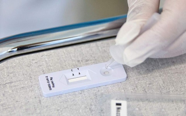 Клиники жалуются на ограничения цен на тесты