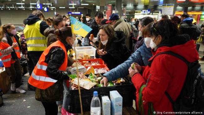 Германия: российские семьи помогают украинским беженцам