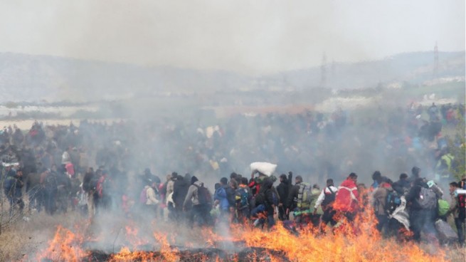 Более 500  мигрантов пытались прорваться через границу Греции(фото-видео)