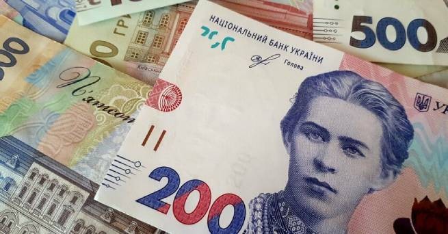 Украина: впервые средняя зарплата в стране превысила 500 долларов