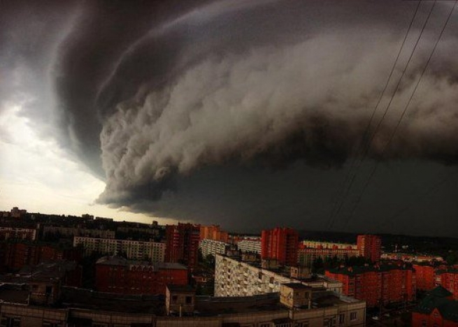 Ураган в Москве : 11 человек погибли, более 150 пострадали