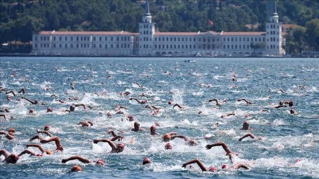 Международный ежегодный заплыв через Босфор: победили турки