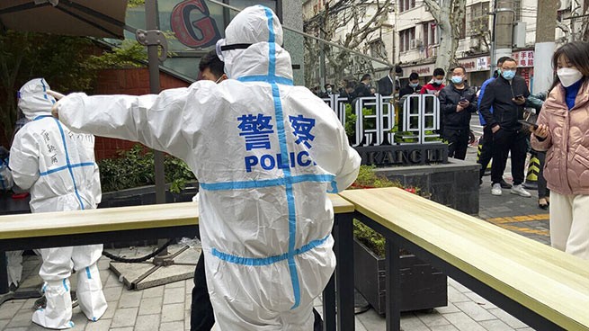 Коронавирус: инциденты в Шанхае на фоне жесточайшего карантина (видео)